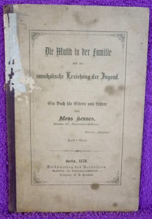 Die Musik in der Familie und die musikalische Erziehung der Jugend Ein Buch für Eltern und Lehrer von Alois Hennes ( Verfasser der " Klavierunterrichtsbriefe […]