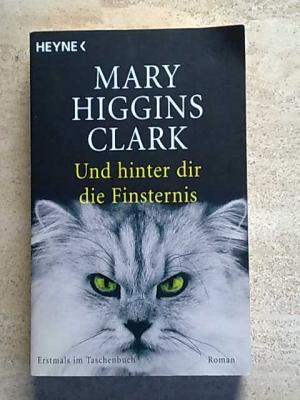 gebrauchtes Buch – Mary Higgins Clark – Und hinter dir die Finsternis