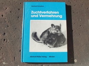 Zuchtverfahren und Vermehrung. Ein Leitfaden für Chinchillazüchter in Wort und Bild. Erste Auflage mit 40 Abbildungen. Mit Beiträgen von Charlotte Barschdorf […]