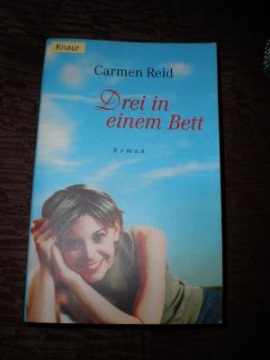 gebrauchtes Buch – Carmen Reid – Drei in einem Bett