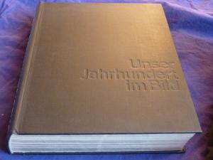 Unser Jahrhundert im Bild. Über 2150 ein- und mehrfarbige Fotos, Zeichnungen und Karten auf 640 Kunstdruckseiten und 144 Textseiten. Umfangreiches Register […]