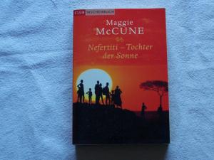 gebrauchtes Buch – Maggie McCune – Nefertiti - Tochter der Sonne