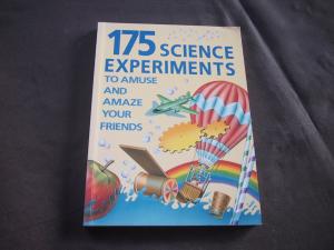 gebrauchtes Buch – Brenda Walpole – 175 Science Experiments to amuse and amaze your friends