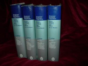 Innere Medizin in Praxis und Klinik in vier Bänden. 3.überarbeitete Auflage 1984.- 1986. 4 Bände.