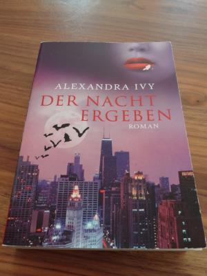 gebrauchtes Buch – Alexandra Ivy – Der Nacht ergeben - Guardians of Eternity 1 - Roman