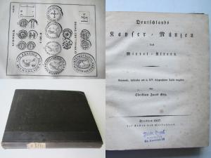 Deutschlands Kayser-Münzen des Mittel-Alters. Erste Ausgabe. Dresden, auf Kosten des Verfassers, 1827. * Mit 54 (2 gefalteten) lithographischen Tafeln […]