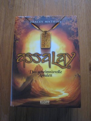 gebrauchtes Buch – Tracey Mathias – Assalay - Das geheimnisvolle Amulett