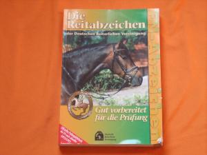 Die Reitabzeichen der Deutschen Reiterlichen Vereinigung. Gut vorbereitet für die Prüfung.