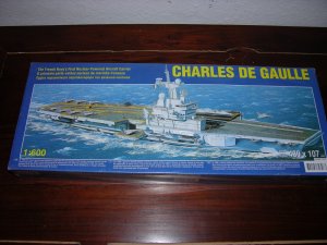 gebrauchtes Spiel – Charles De Gaulle - Erster atomgetriebener Flugzeugträger der französischen Marine - Bausatz 1:600 ca. (430 x 107 mm) - Motorgetrieben