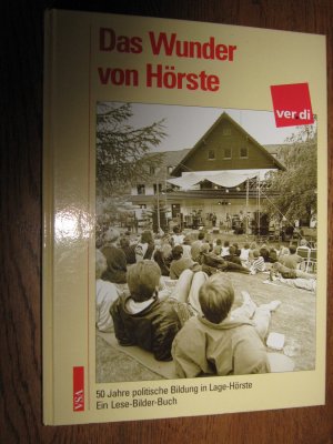 gebrauchtes Buch – Müller, Dorothea / Menze, Holger / Wollenberg, Jörg  – Das Wunder von Hörste. Ein Lese-Bilder-Buch. 50 Jahre politische Bildung in Lage-Hörste