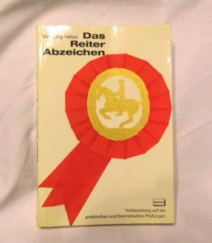 Das Reiter Abzeichen Vorbereitung auf die praktischen und theoretischen Prüfungen mit 117 Zeichnungen von Gisela Holstein und 4 Fotos