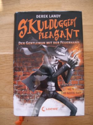 gebrauchtes Buch – Derek Landy – Skulduggery Pleasant – Der Gentleman mit der Feuerhand - Band 1