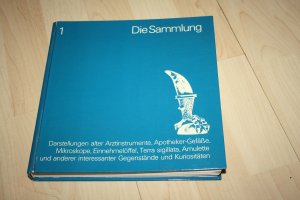 gebrauchtes Buch – Lydia Mez – Die Sammlung - Darstellungen alter Arztinstrumente, Apotheker-Gefäße, Mikroskope, Einnehmelöffel, Terra sigillata, Amulette und anderer interessanter Gegenstände und Kuriositäten