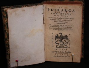 antiquarisches Buch – Francesco Petrarca – Il Petrarca : Con Nvove Spositioni, Nelle quali, oltre l'altre cose, si dimostra qual fusse il vero giorno & l'hora del suo innamoramento ; Insieme alcune molto utili [et] belle annotationi d'intorno alle regole della lingua Toscana, E vna conserua di tutte le sue rime ridotte co'versi interi sotto le lettere vocali