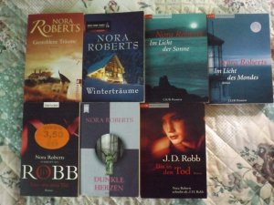 24 x Nora Roberts