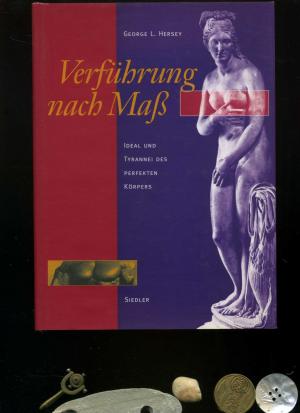 gebrauchtes Buch – George L. Hersey – Verführung nach Maß. Ideal und Tyrannei des perfekten Körpers. Aus dem Amerikanischen von Yvonne Badal.