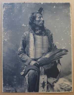 Originale Fotografie (Vintage, Platinabzug); Porträt Jack Red Cloud, Ogallala Sioux Indianer, 1899.