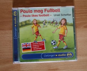 Paula mag Fussball / Paula likes Football