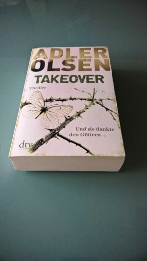 gebrauchtes Buch – Jussi Adler-Olsen – TAKEOVER. Und sie dankte den Göttern ...