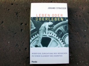 gebrauchtes Buch – Johano Strasser – Leben oder Überleben. Wider die Zurichtung des Menschen zu einem Element des Marktes.