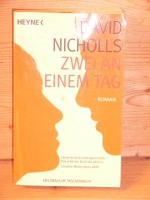 gebrauchtes Buch – David Nicholls – "Zwei an einem Tag" roman