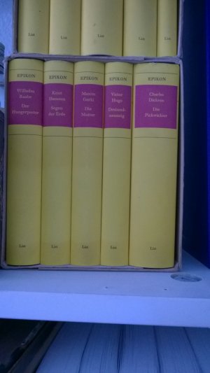 Epikon. Europäische Meisterromane. Sonderausgabe. 5 Bände im Schuber: Fedor M. DOSTOJEWSKI: Der Idiot, Nachwort von Werner Bergengruen, 875 S. originalverpackt. Jens Peter JACOBSEN: Niels Lyhne, Nachwort von Stefan Zweig, 240 S. , originalverpackt. ,  / Lawrence STERN: Tristram Shandy, Nachwort von Rudolf Kassner, originalverpackt / STENDHAL: Rot und Schwarz, Nachwort von Franz Blei, originalverpackt /  Theodor FONTANE: Der Stechlin, Nachwort von Josef Hofmiller, originalverpackt.