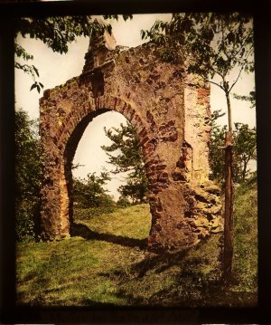 antiquarisches Buch – Unbekannter Künstler / Fotograf – Originales s/w Diapositiv, handkoloriert - Tor bei Batzdorf (Klipphausen) Meissen, um 1910.