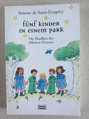 Fünf Kinder in einem Park