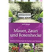 Mauer, Zaun und Rosenhecke