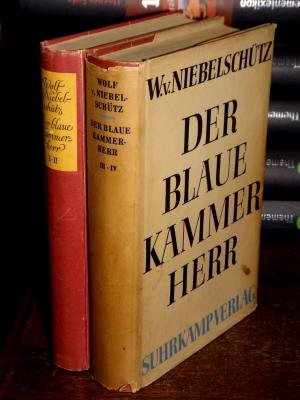 Der blaue Kammerherr. Galanter Roman in vier Bänden (in zwei Bänden gebunden). Band 1: Der Botschafter der Republik. Band 2: Der Reichsgraf zu Weissenstein […]