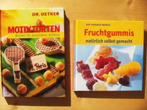 gebrauchtes Buch – Dr. Oetker  – Zwei Bücher: 1. Motivtorten. Backen für besondere Anlässe  ; 2. Fruchtgummis selbst gemacht (Buch, ohne Förmchen)