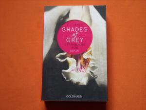 gebrauchtes Buch – James, E L – Shades of Grey. Gefährliche Liebe. Band 2.