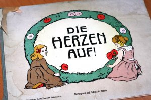 Die Herzen auf! Ausgewählte Gedichte von Hoffmann von Fallersleben. Mit Bildern von Lena Baurnfeind. (Das deutsche Bilderbuch 64).