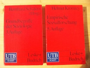 gebrauchtes Buch – Schäfers, Bernhard / Kromrey, Helmut – Zwei Bücher: 1. Grundbegriffe der Soziologie + 2. Empirische Sozialforschung: Modelle und Methoden der standardisierten Datenerhebung und Datenausweitung