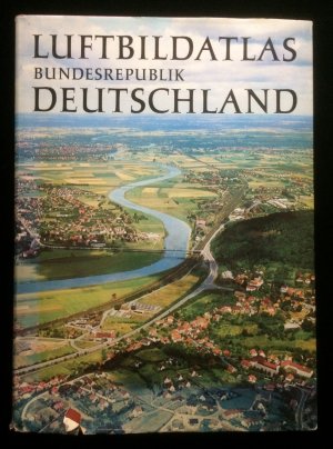 gebrauchtes Buch – Uwe Muuß – Luftbildatlas Bundesrepublik Deutschland. Eine Landeskunde in 80 farbigen Luftaufnahmen.