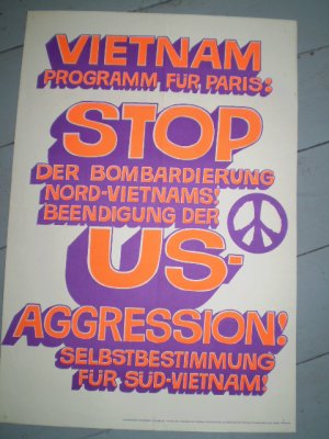 Kampagne für Demokratie und Abrüstung: Vietnam Programm für Paris. Stop der Bombardierung Nord-Vietnams! Beendigung der US-Aggression! Selbstbestimmung […]