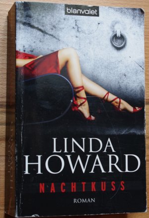 gebrauchtes Buch – Linda Howard – Nachtkuss