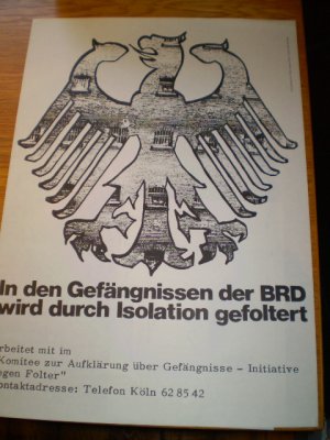 In den Gefängnissen der BRD wird durch Isolation gefoltert, Komitee zur Aufklärung über Gefängnisse - Initiative gegen Folter (Plakat, Poster, ca. 1973 […]