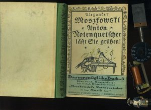 Alexander Notenquetscher lässt Sie grüßen. Die Bilder zeichnete George G. Kobbe. Umschlagzeichnung des Halbleinenbandes von Erich Büttner.