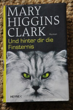 gebrauchtes Buch – Higgins Clark – Und hinter dir die Finsternis