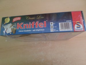 neues Spiel – Classic Line Kniffel - Clever knobeln - mit Köpfchen. Mit extra großen Würfeln und Block sowie Lederbecher.