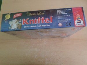 neues Spiel – Classic Line Kniffel - Clever knobeln - mit Köpfchen. Mit extra großen Würfeln und Block sowie Lederbecher.