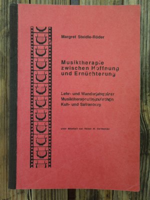 Musiktherapie zwischen Hoffnung und Ernüchterung. Lehr- und Wanderjahr einer Musiktherapeutin zwischen Kuh- und Safranberg. Beobachtungen und Erfahrungen […]