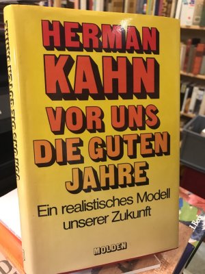 gebrauchtes Buch – Herman Kahn – Vor uns die guten Jahre. Ein realistisches Modell unserer Zukunft. Aus d. Amerikan. übertragen v. Helge Gasthuber u. Helmut Baumgartner.