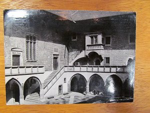 Handgeschriebene schwarz-weisse Bildpostkarte aus Krakau ( Krakow – Medizinisches Collegium Maius ) aus dem Jahre 1963 .