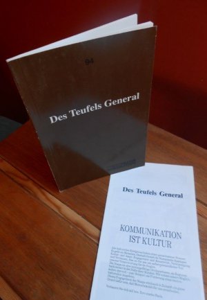 gebrauchtes Buch – Hessisches Staats-Theater Wiesbaden (Hg) – Carl Zuckmayer - Des Teufels General - Theaterprospekt zur Aufführung