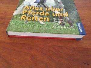 gebrauchtes Buch – Ulrike Amler – Alles über Pferde und Reiten