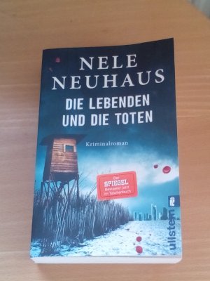 gebrauchtes Buch – Nele Neuhaus – Die Lebenden und die Toten