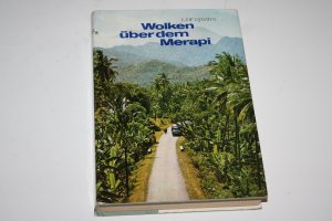 gebrauchtes Buch – Lew Djomin – Wolken über dem Merapi - Erlebnisse in Indonesien