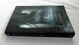 gebrauchtes Buch – Cast – Betrayed